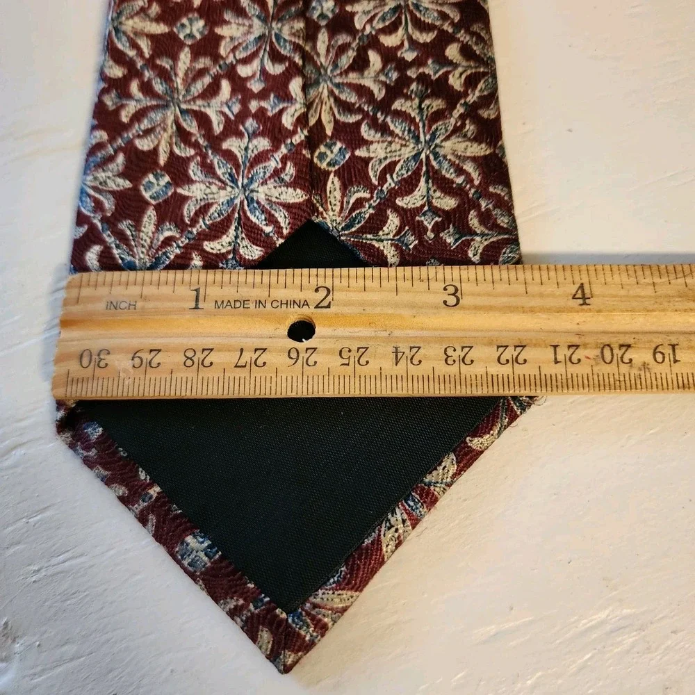 Men's Bill Blass Tie 100% Silk Burgandy Print Abstract